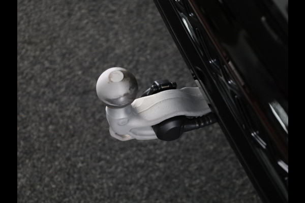 Volkswagen Tiguan 1.5 eHybrid R-Line Edition 204 pk Automaat (DSG) | Verlengde garantie | Navigatie | Panoramadak | Trekhaak (wegklapbaar) | Parkeersensoren (Park assist) | Rondomzicht camera | R-Line |