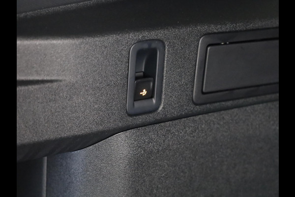 Volkswagen Tiguan 1.5 eHybrid R-Line Edition 204 pk Automaat (DSG) | Verlengde garantie | Navigatie | Panoramadak | Trekhaak (wegklapbaar) | Parkeersensoren (Park assist) | Rondomzicht camera | R-Line |