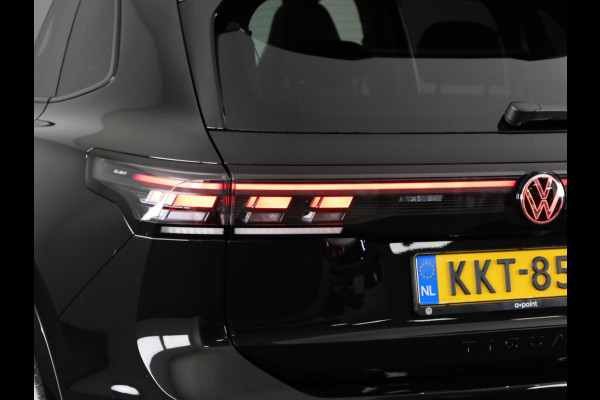 Volkswagen Tiguan 1.5 eHybrid R-Line Edition 204 pk Automaat (DSG) | Verlengde garantie | Navigatie | Panoramadak | Trekhaak (wegklapbaar) | Parkeersensoren (Park assist) | Rondomzicht camera | R-Line |