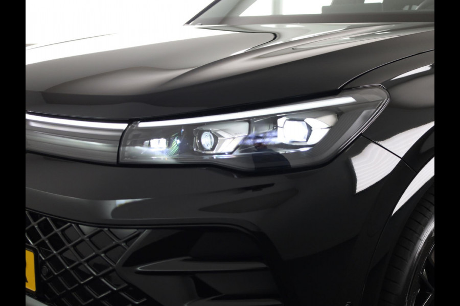 Volkswagen Tiguan 1.5 eHybrid R-Line Edition 204 pk Automaat (DSG) | Verlengde garantie | Navigatie | Panoramadak | Trekhaak (wegklapbaar) | Parkeersensoren (Park assist) | Rondomzicht camera | R-Line |