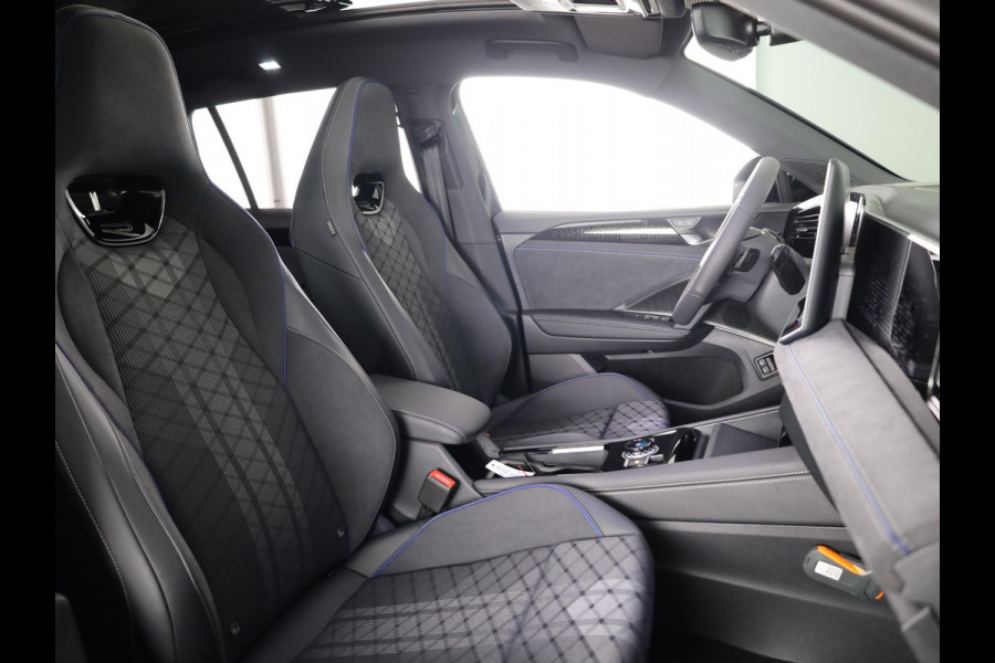 Volkswagen Tiguan 1.5 eHybrid R-Line Edition 204 pk Automaat (DSG) | Verlengde garantie | Navigatie | Panoramadak | Trekhaak (wegklapbaar) | Parkeersensoren (Park assist) | Rondomzicht camera | R-Line |