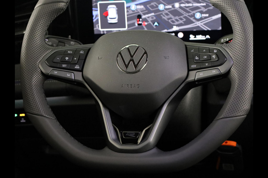 Volkswagen Tiguan 1.5 eHybrid R-Line Edition 204 pk Automaat (DSG) | Verlengde garantie | Navigatie | Panoramadak | Trekhaak (wegklapbaar) | Parkeersensoren (Park assist) | Rondomzicht camera | R-Line |