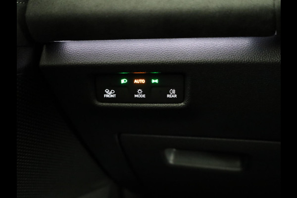 Volkswagen Tiguan 1.5 eHybrid R-Line Edition 204 pk Automaat (DSG) | Verlengde garantie | Navigatie | Panoramadak | Trekhaak (wegklapbaar) | Parkeersensoren (Park assist) | Rondomzicht camera | R-Line |