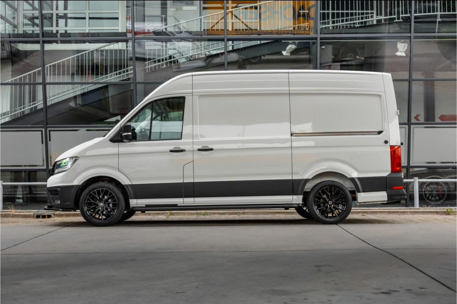 Volkswagen Crafter 2.0 TDI 177PK L3H3 DSG | L+R Schuifdeur | Bi-Xenon | ACC | Standkachel | CarPlay | Camera | Trekhaak | Stoelverwarming | Nieuwe APK | Euro 6