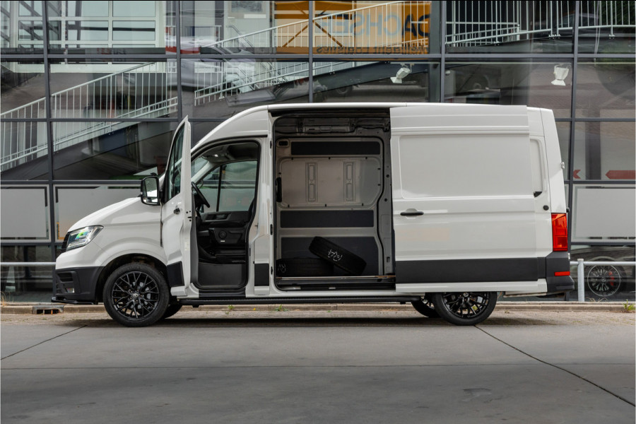 Volkswagen Crafter 2.0 TDI 177PK L3H3 DSG | L+R Schuifdeur | Bi-Xenon | ACC | Standkachel | CarPlay | Camera | Trekhaak | Stoelverwarming | Nieuwe APK | Euro 6