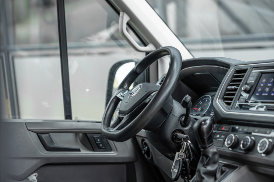 Volkswagen Crafter 2.0 TDI 177PK L3H3 DSG | L+R Schuifdeur | Bi-Xenon | ACC | Standkachel | CarPlay | Camera | Trekhaak | Stoelverwarming | Nieuwe APK | Euro 6