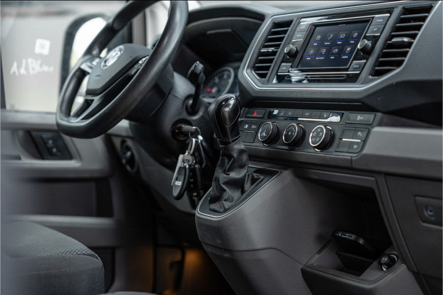 Volkswagen Crafter 2.0 TDI 177PK L3H3 DSG | L+R Schuifdeur | Bi-Xenon | ACC | Standkachel | CarPlay | Camera | Trekhaak | Stoelverwarming | Nieuwe APK | Euro 6