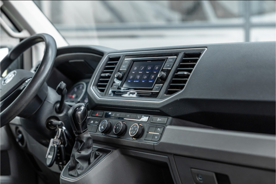 Volkswagen Crafter 2.0 TDI 177PK L3H3 DSG | L+R Schuifdeur | Bi-Xenon | ACC | Standkachel | CarPlay | Camera | Trekhaak | Stoelverwarming | Nieuwe APK | Euro 6