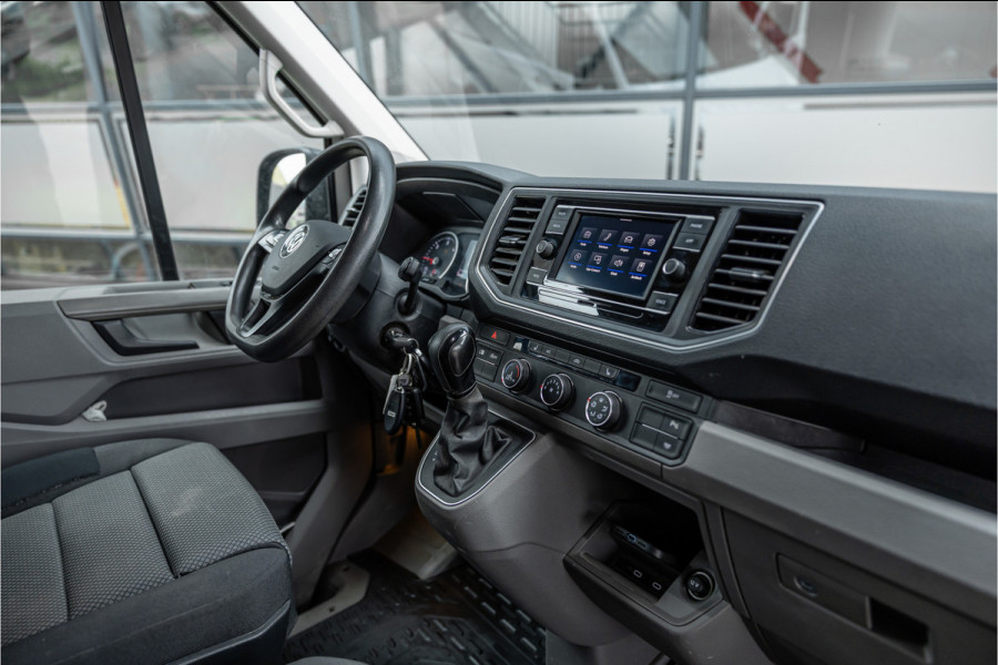 Volkswagen Crafter 2.0 TDI 177PK L3H3 DSG | L+R Schuifdeur | Bi-Xenon | ACC | Standkachel | CarPlay | Camera | Trekhaak | Stoelverwarming | Nieuwe APK | Euro 6