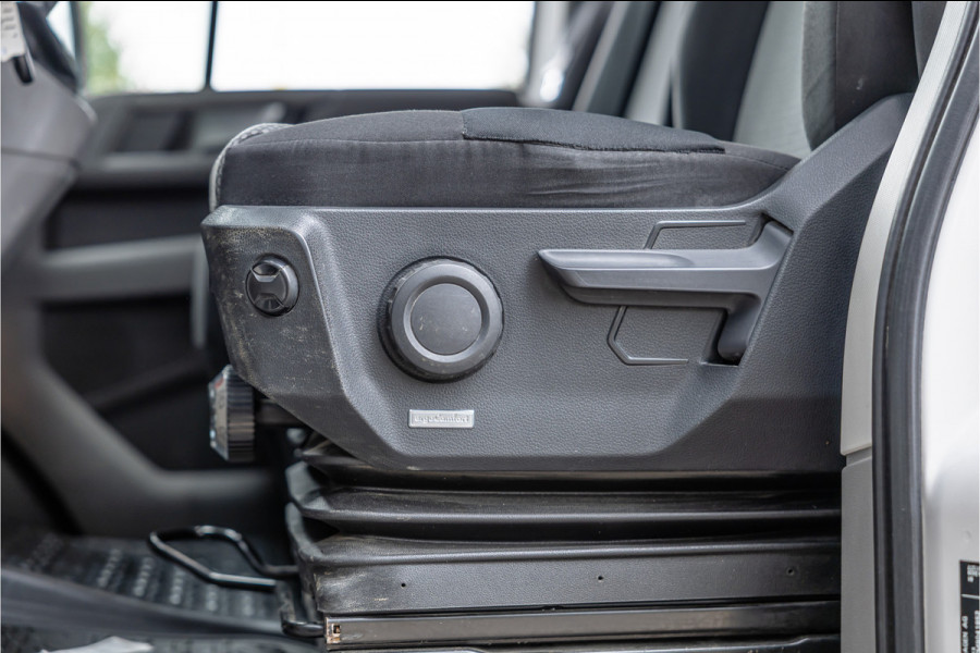 Volkswagen Crafter 2.0 TDI 177PK L3H3 DSG | L+R Schuifdeur | Bi-Xenon | ACC | Standkachel | CarPlay | Camera | Trekhaak | Stoelverwarming | Nieuwe APK | Euro 6