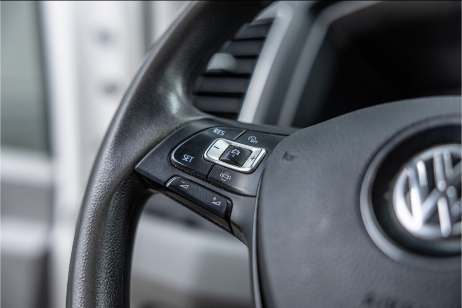 Volkswagen Crafter 2.0 TDI 177PK L3H3 DSG | L+R Schuifdeur | Bi-Xenon | ACC | Standkachel | CarPlay | Camera | Trekhaak | Stoelverwarming | Nieuwe APK | Euro 6