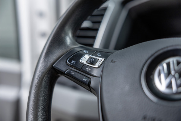 Volkswagen Crafter 2.0 TDI 177PK L3H3 DSG | L+R Schuifdeur | Bi-Xenon | ACC | Standkachel | CarPlay | Camera | Trekhaak | Stoelverwarming | Nieuwe APK | Euro 6