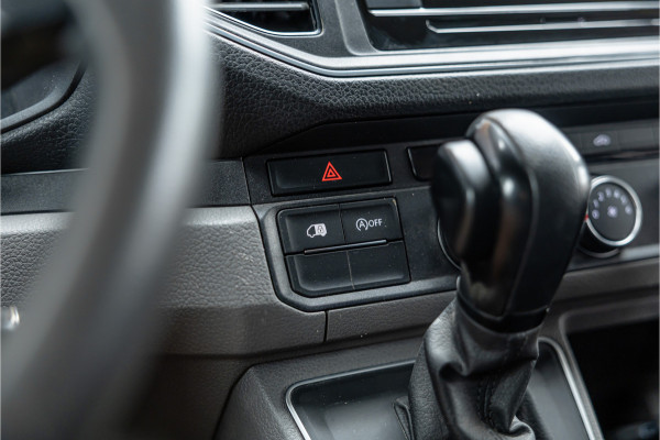 Volkswagen Crafter 2.0 TDI 177PK L3H3 DSG | L+R Schuifdeur | Bi-Xenon | ACC | Standkachel | CarPlay | Camera | Trekhaak | Stoelverwarming | Nieuwe APK | Euro 6