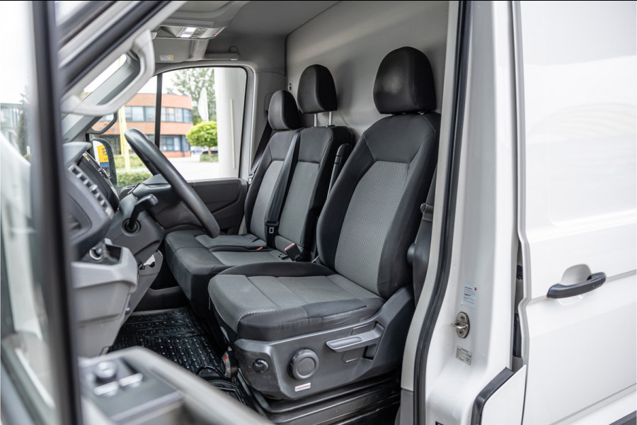 Volkswagen Crafter 2.0 TDI 177PK L3H3 DSG | L+R Schuifdeur | Bi-Xenon | ACC | Standkachel | CarPlay | Camera | Trekhaak | Stoelverwarming | Nieuwe APK | Euro 6