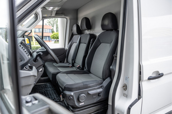 Volkswagen Crafter 2.0 TDI 177PK L3H3 DSG | L+R Schuifdeur | Bi-Xenon | ACC | Standkachel | CarPlay | Camera | Trekhaak | Stoelverwarming | Nieuwe APK | Euro 6