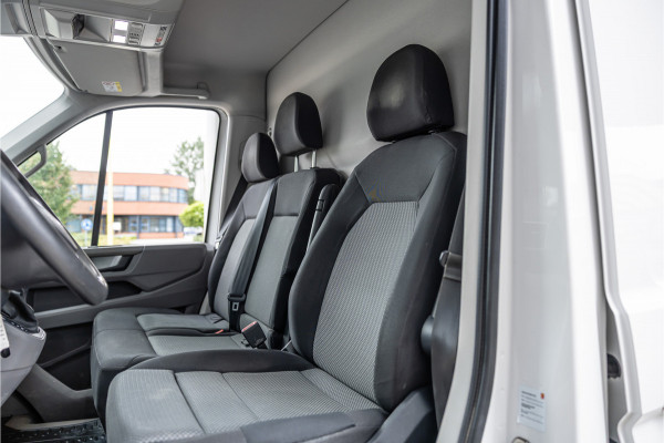 Volkswagen Crafter 2.0 TDI 177PK L3H3 DSG | L+R Schuifdeur | Bi-Xenon | ACC | Standkachel | CarPlay | Camera | Trekhaak | Stoelverwarming | Nieuwe APK | Euro 6