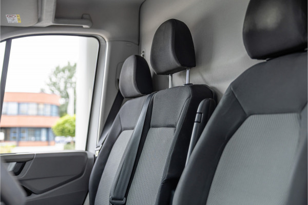Volkswagen Crafter 2.0 TDI 177PK L3H3 DSG | L+R Schuifdeur | Bi-Xenon | ACC | Standkachel | CarPlay | Camera | Trekhaak | Stoelverwarming | Nieuwe APK | Euro 6