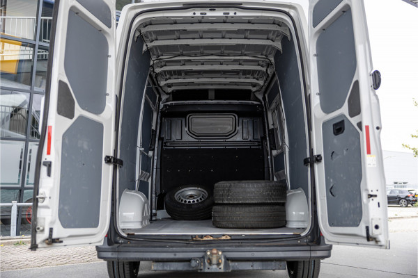 Volkswagen Crafter 2.0 TDI 177PK L3H3 DSG | L+R Schuifdeur | Bi-Xenon | ACC | Standkachel | CarPlay | Camera | Trekhaak | Stoelverwarming | Nieuwe APK | Euro 6