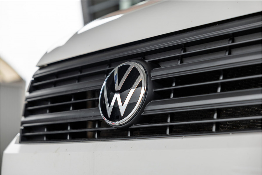 Volkswagen Crafter 2.0 TDI 177PK L3H3 DSG | L+R Schuifdeur | Bi-Xenon | ACC | Standkachel | CarPlay | Camera | Trekhaak | Stoelverwarming | Nieuwe APK | Euro 6