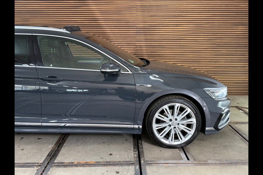 Volkswagen Passat Variant 2.0 TSI R-line Executive Business | VOL! | PANO | IQ.LIGHT | Dynaudio| Virtual | Leder | HuD | Trekhaak