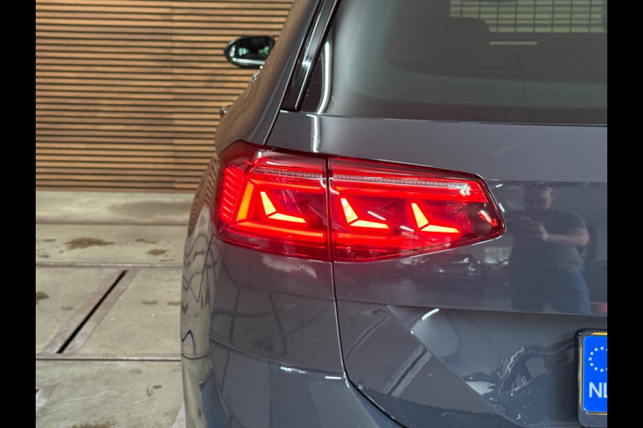 Volkswagen Passat Variant 2.0 TSI R-line Executive Business | VOL! | PANO | IQ.LIGHT | Dynaudio| Virtual | Leder | HuD | Trekhaak