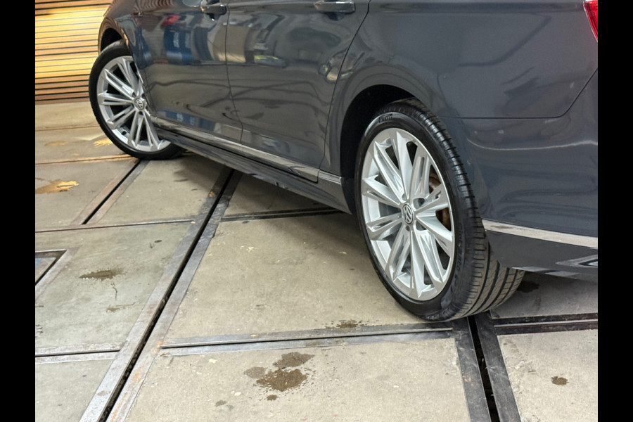 Volkswagen Passat Variant 2.0 TSI R-line Executive Business | VOL! | PANO | IQ.LIGHT | Dynaudio| Virtual | Leder | HuD | Trekhaak