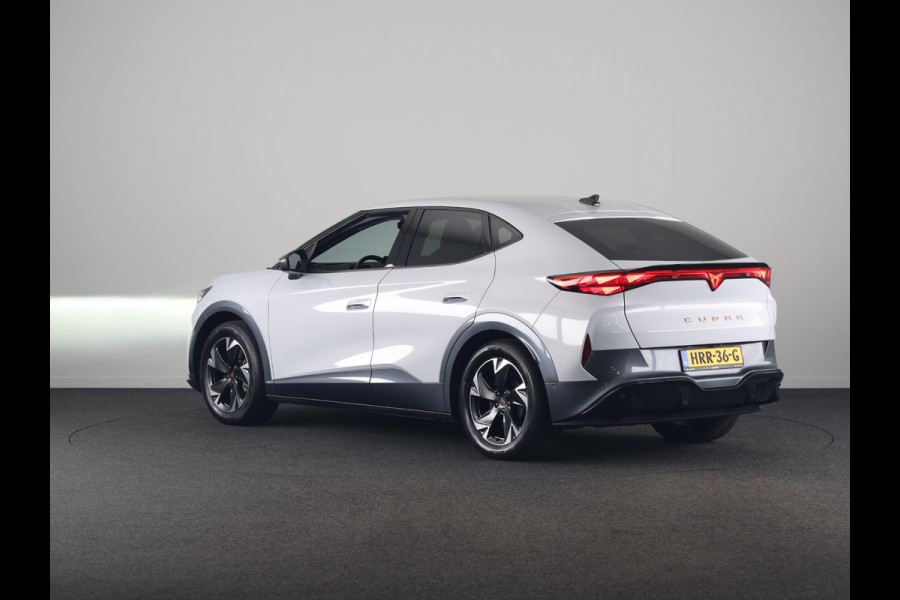 CUPRA Tavascan Business 82 kWh 286 pk | Navigatie | Warmtepomp | Parkeersensoren (Park assist) | Achteruitrijcamera | Stoelverwarming |