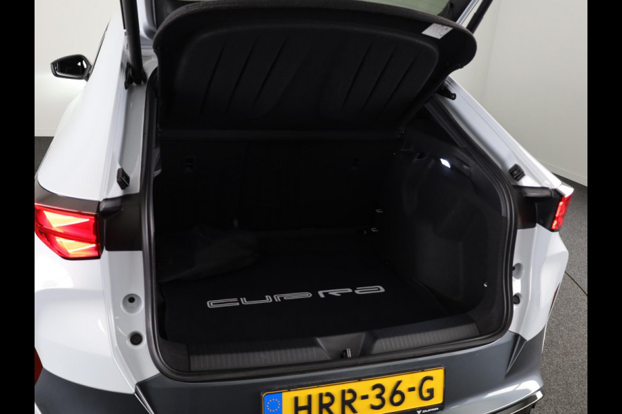 CUPRA Tavascan Business 82 kWh 286 pk | Navigatie | Warmtepomp | Parkeersensoren (Park assist) | Achteruitrijcamera | Stoelverwarming |