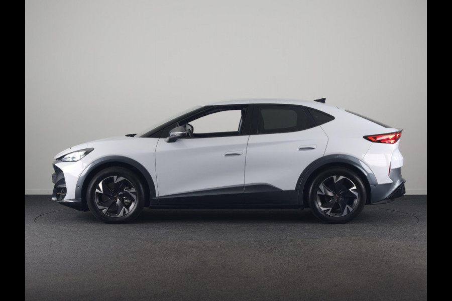 CUPRA Tavascan Business 82 kWh 286 pk | Navigatie | Warmtepomp | Parkeersensoren (Park assist) | Achteruitrijcamera | Stoelverwarming |