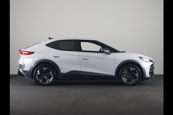 CUPRA Tavascan Business 82 kWh 286 pk | Navigatie | Warmtepomp | Parkeersensoren (Park assist) | Achteruitrijcamera | Stoelverwarming |