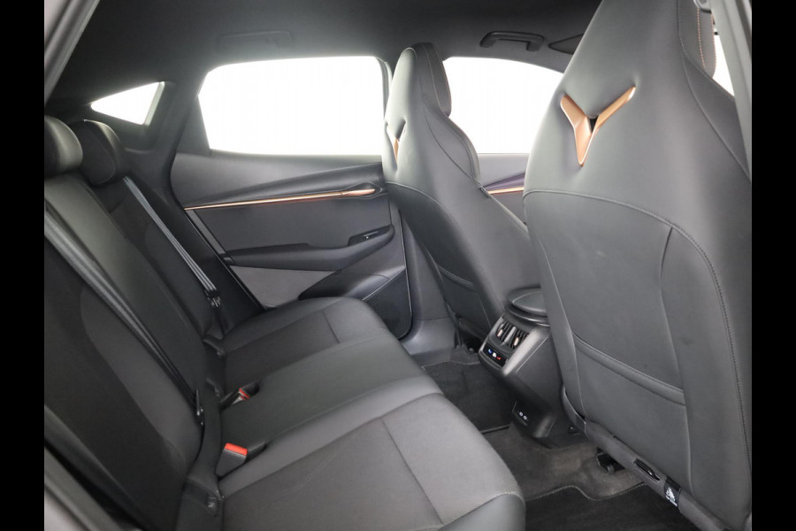 CUPRA Tavascan Business 82 kWh 286 pk | Navigatie | Warmtepomp | Parkeersensoren (Park assist) | Achteruitrijcamera | Stoelverwarming |
