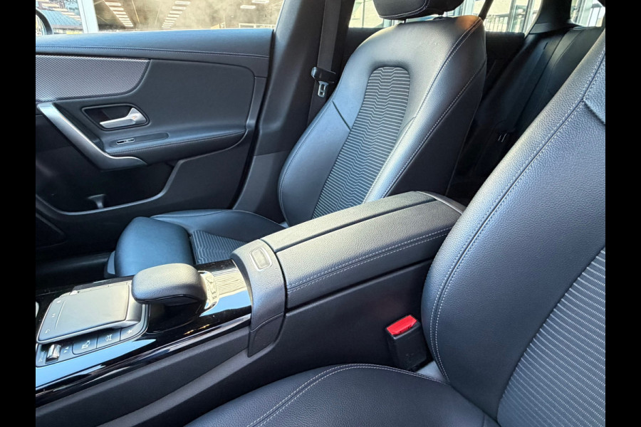 Mercedes-Benz CLA-Klasse Shooting Brake 250 e Premium Plus 218 Pk | Navigatie | Cruise | Clima | 18" lichtmetaal.