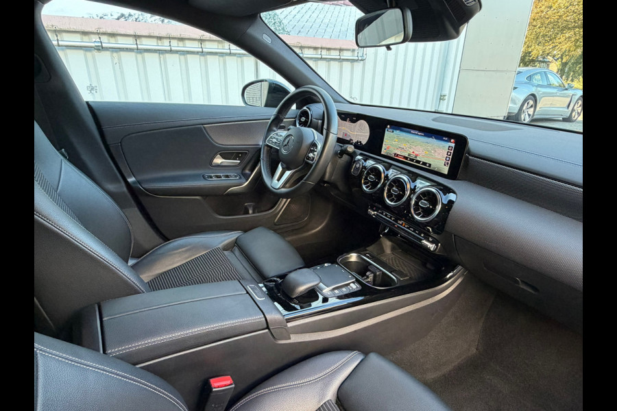 Mercedes-Benz CLA-Klasse Shooting Brake 250 e Premium Plus 218 Pk | Navigatie | Cruise | Clima | 18" lichtmetaal.