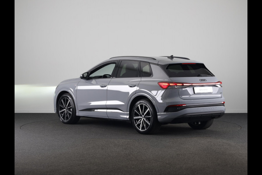 Audi Q4 e-tron 45 S edition Competition e-tron 82 kWh 286 pk | Navigatie | Stoelverwarming | Assistentiepakket plus | Comfortpakket | Ambient lichtpakket | Optiekpakket zwart plus | 20 inch Lichtmetalen velgen