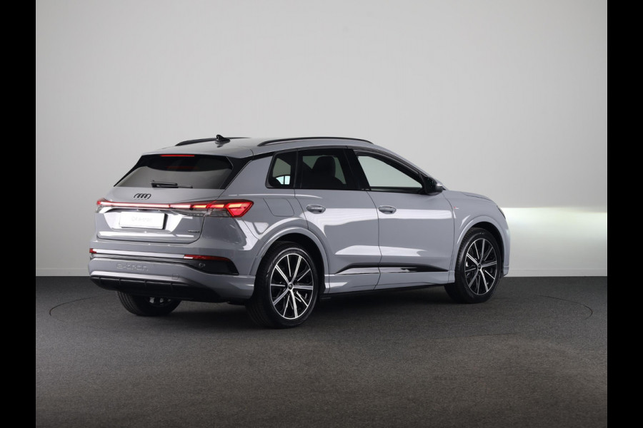 Audi Q4 e-tron 45 S edition Competition e-tron 82 kWh 286 pk | Navigatie | Stoelverwarming | Assistentiepakket plus | Comfortpakket | Ambient lichtpakket | Optiekpakket zwart plus | 20 inch Lichtmetalen velgen