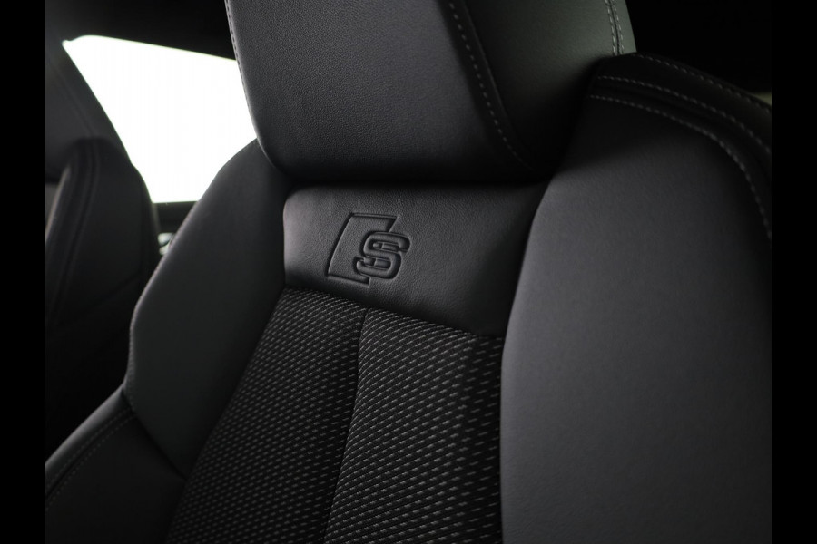 Audi Q4 e-tron 45 S edition Competition e-tron 82 kWh 286 pk | Navigatie | Stoelverwarming | Assistentiepakket plus | Comfortpakket | Ambient lichtpakket | Optiekpakket zwart plus | 20 inch Lichtmetalen velgen
