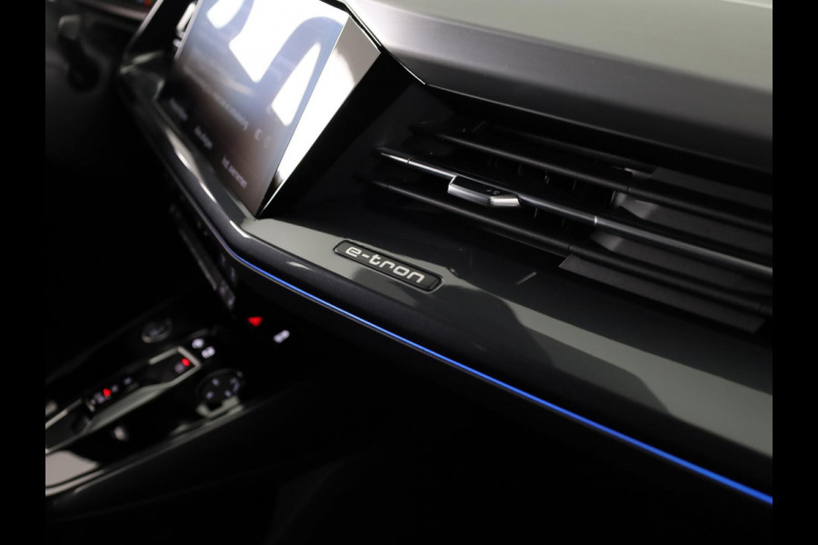 Audi Q4 e-tron 45 S edition Competition e-tron 82 kWh 286 pk | Navigatie | Stoelverwarming | Assistentiepakket plus | Comfortpakket | Ambient lichtpakket | Optiekpakket zwart plus | 20 inch Lichtmetalen velgen