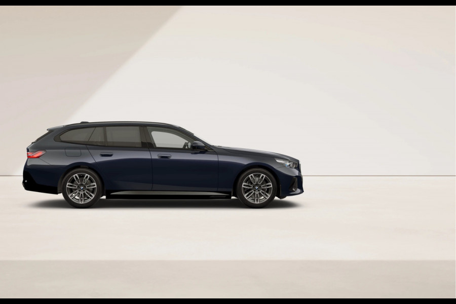 BMW i5 Touring eDrive40 - M-Sport - Comfortzetels - ACC - Head-up - Stuurwiel Verwarming
