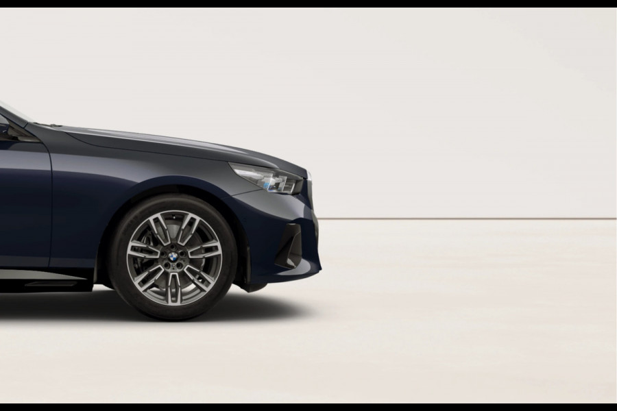 BMW i5 Touring eDrive40 - M-Sport - Comfortzetels - ACC - Head-up - Stuurwiel Verwarming