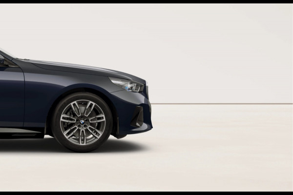 BMW i5 Touring eDrive40 - M-Sport - Comfortzetels - ACC - Head-up - Stuurwiel Verwarming
