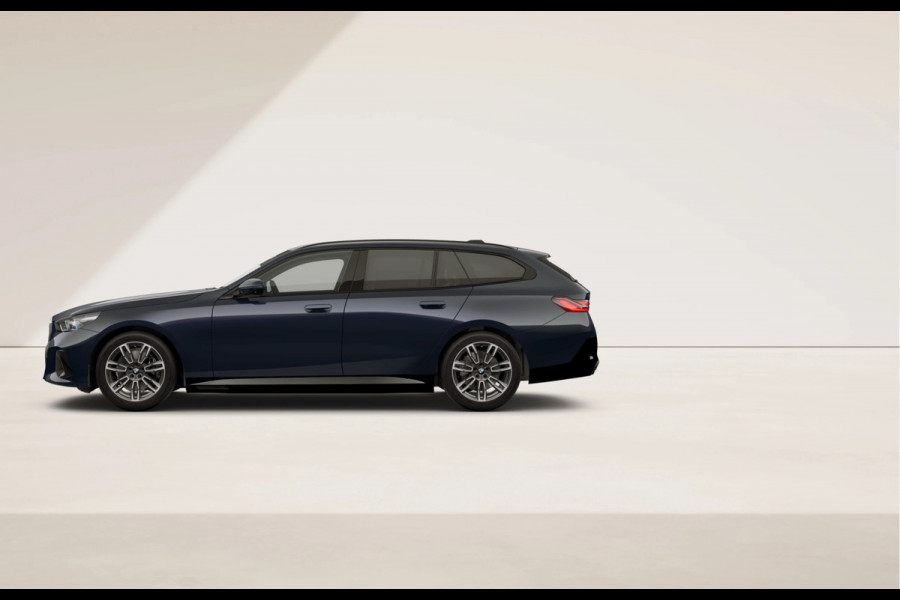 BMW i5 Touring eDrive40 - M-Sport - Comfortzetels - ACC - Head-up - Stuurwiel Verwarming