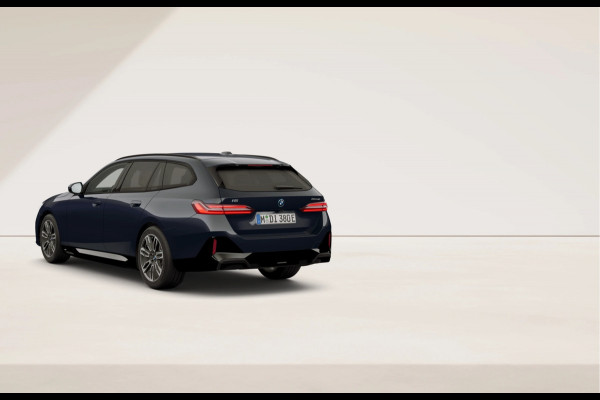BMW i5 Touring eDrive40 - M-Sport - Comfortzetels - ACC - Head-up - Stuurwiel Verwarming