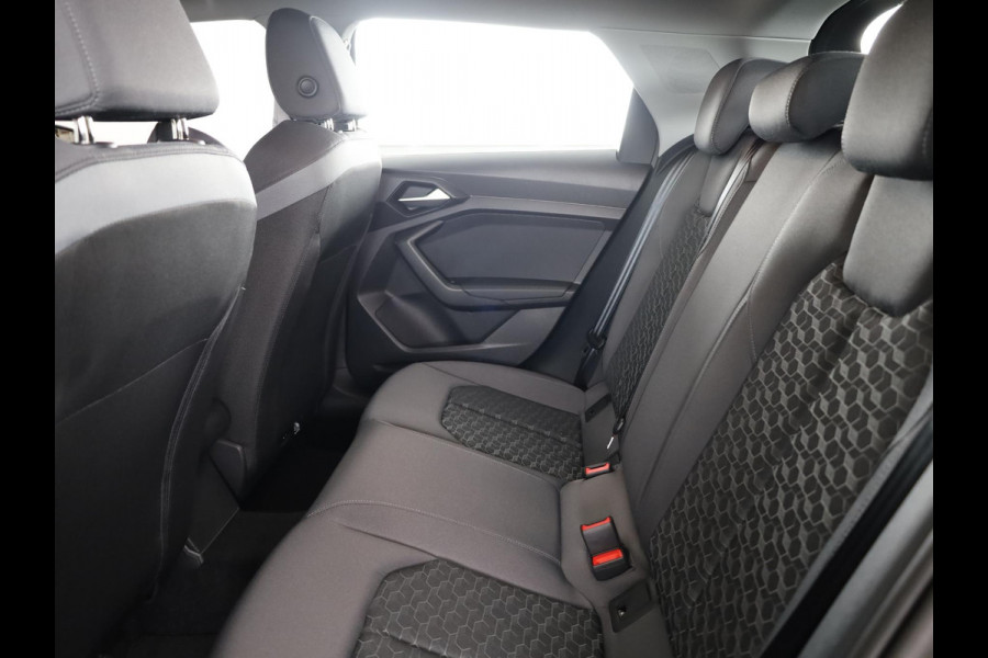 Audi A1 Sportback Advanced edition 25 TFSI 95 pk | LED verlichting voor+ achter | Optiekpakket zwart plus | Sportstoelen voor | Buitenspiegels inklapbaar |