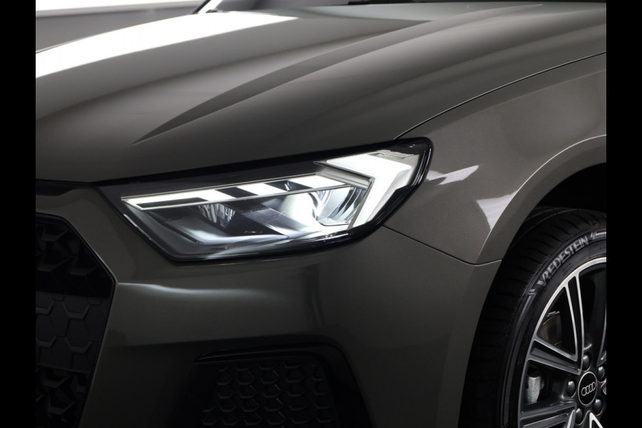 Audi A1 Sportback Advanced edition 25 TFSI 95 pk | LED verlichting voor+ achter | Optiekpakket zwart plus | Sportstoelen voor | Buitenspiegels inklapbaar |