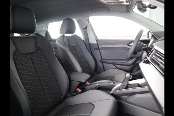 Audi A1 Sportback Advanced edition 25 TFSI 95 pk | LED verlichting voor+ achter | Optiekpakket zwart plus | Sportstoelen voor | Buitenspiegels inklapbaar |
