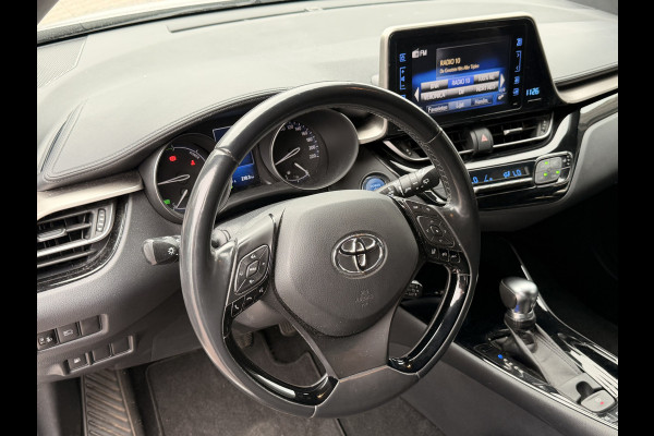 Toyota C-HR 1.8 Hybrid Dynamic | LED | Trekhaak | Camera | Stoelverwarming | All-seasons | Navi | Keyless |