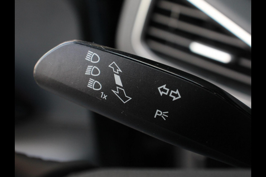 Volkswagen ID.3 Pro 58 kWh Camera Apple Carplay Stoelverwarming Navigatie Android Auto Climate Control Navigatie Cruise control Parkeersensoren voor achter LED