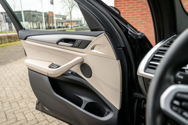 BMW X3 xDrive30e M-Sport ACC Panorama HuD Trekhaak Leder