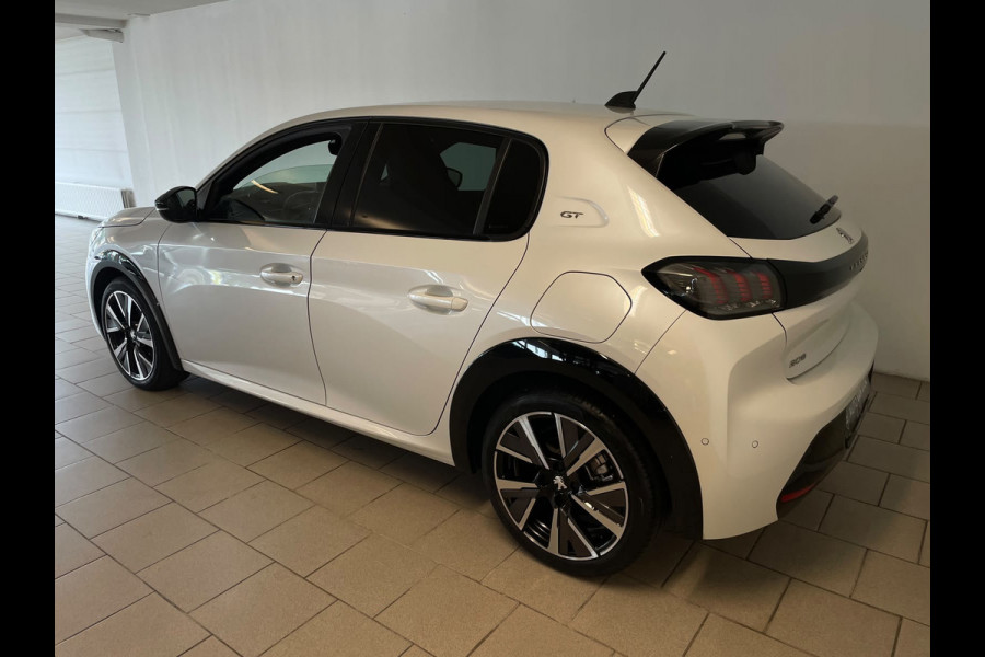 Peugeot 208 1.2 PureTech GT Pack 130PK AUTOMAAT PARELMOER WIT AIRCO CLIMA NAVI CRUISE KEYLESS APPLE CARPLAY PRIVACYGLAS NIEUWSTAAT