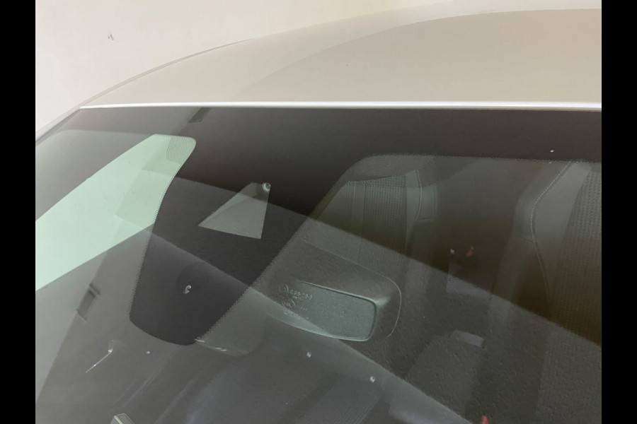 Peugeot 208 1.2 PureTech GT Pack 130PK AUTOMAAT PARELMOER WIT AIRCO CLIMA NAVI CRUISE KEYLESS APPLE CARPLAY PRIVACYGLAS NIEUWSTAAT